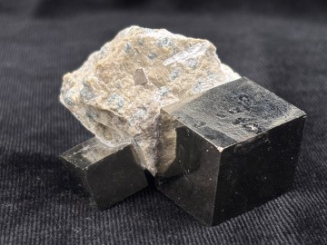 Pyr0060  4 